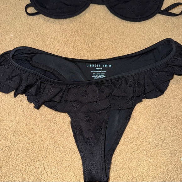 Lioness black Ruffled Bikini Set - Picture 5 of 6